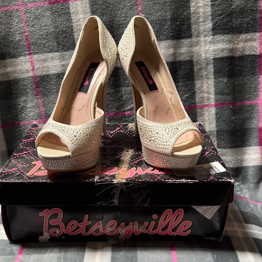 Betsey Johnson Glittering White Peep Toe Heels